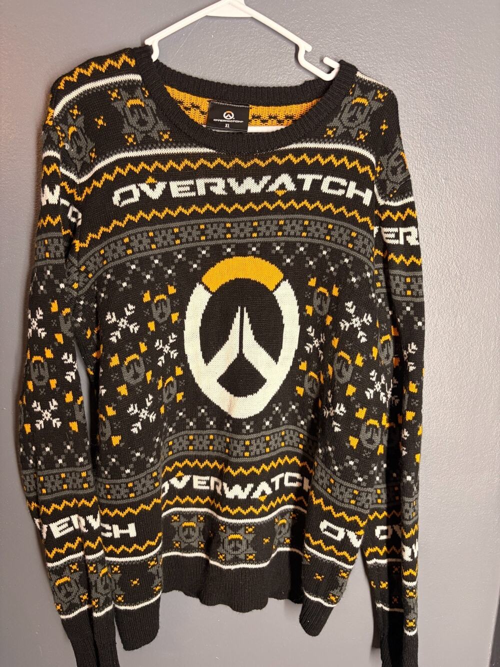 Overwatch Gamer Sweater size XL super nice quilted
